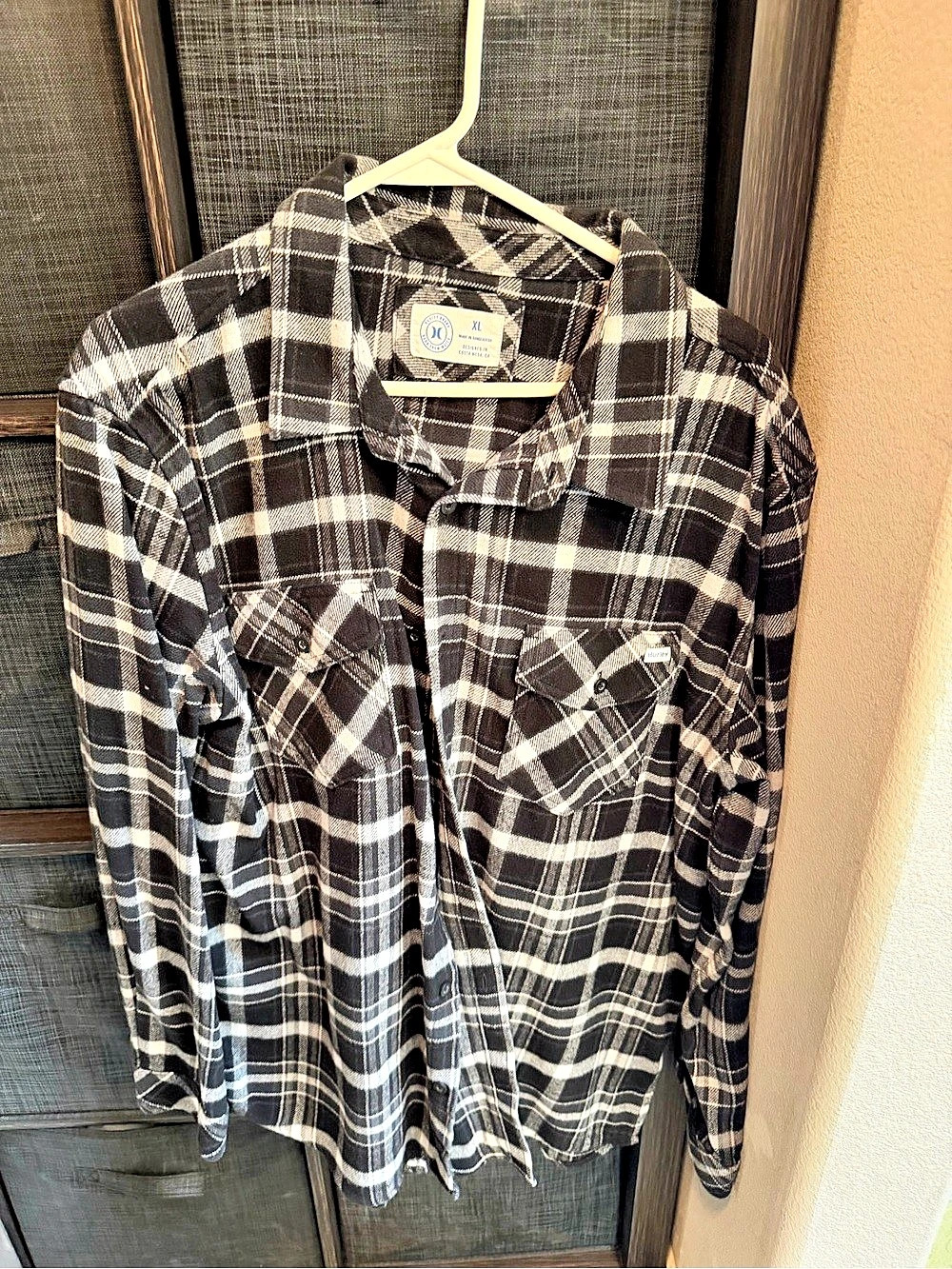 Hurley Men's Plaid Button Down Shirt XL
